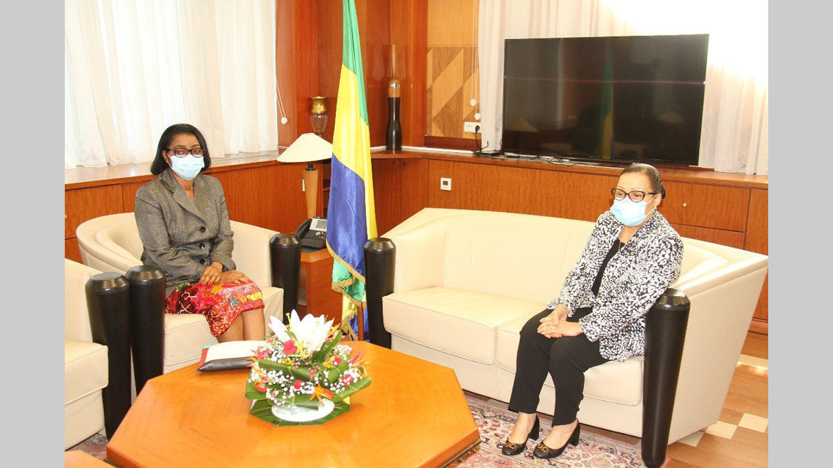 Parlement : Rose Christiane Ossouka Raponda chez Lucie Milebou Aubusson-Mboussou