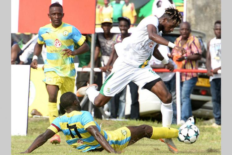 Football : Des mouvements qui n'en finissent pas