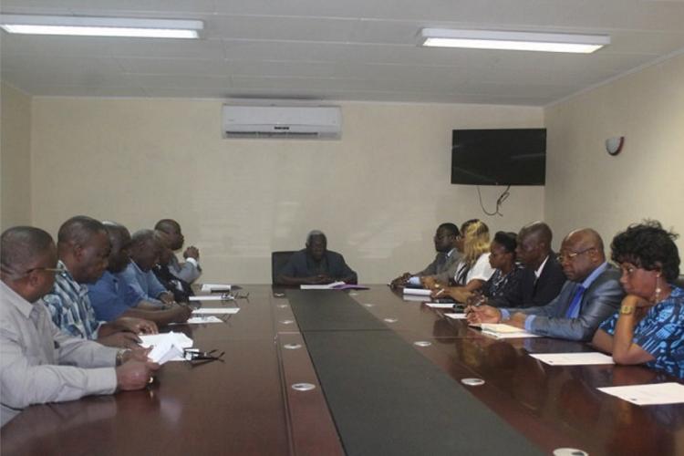 CLR : Les "sages" en conclave