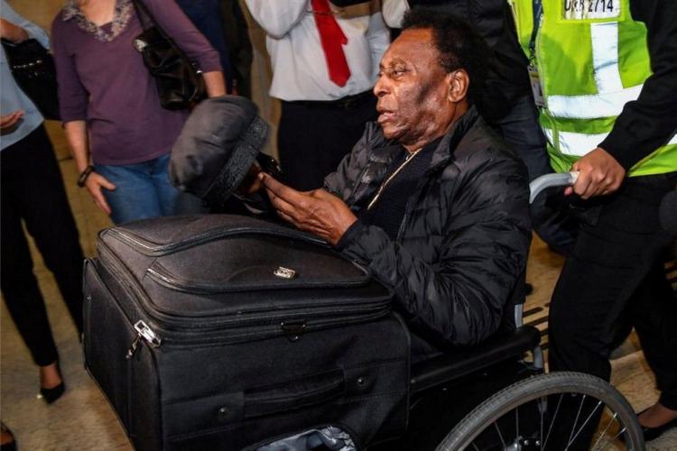 Santé : Le roi Pelé, malade, vit "reclus", d'après son fils