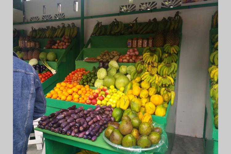 Covid-19 : Le ministre du Commerce s'assure de la gestion des stocks