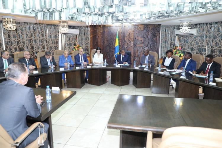 Covid-19 : Le gouvernement sous pression