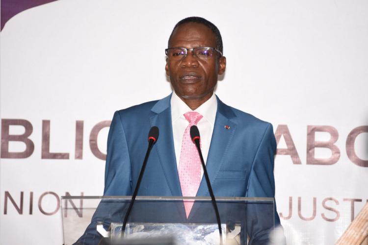 Covid-19 : Le gouvernement tape du poing sur la table
