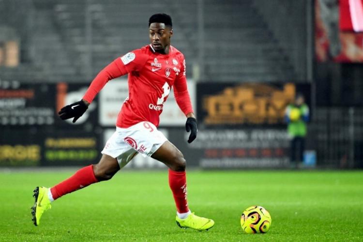 Fin de contrat pour Kévin Mayi : secteur offensif des Panthères en danger