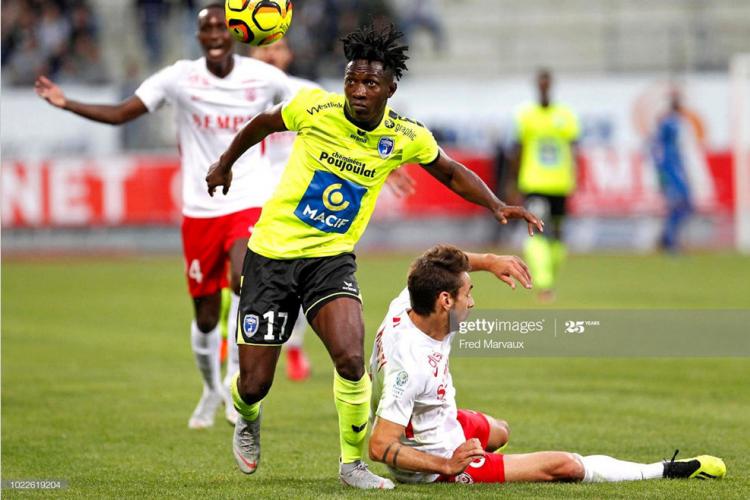 Football : Louis Ameka Autchanga toujours attendu à Niort