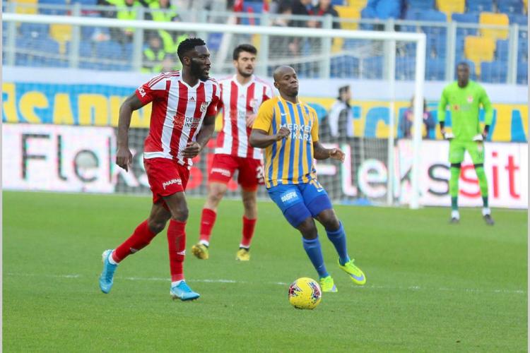 06H/Süper Lig : le titre définitivement hors de portée de Lemina et Appindangoye