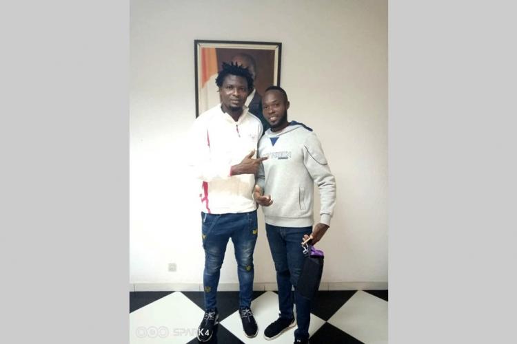 Football : Deux joueurs du FC Akanda à la rue