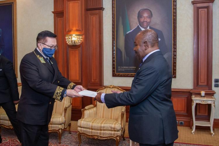 Diplomatie : trois nouveaux ambassadeurs accrédités au Gabon