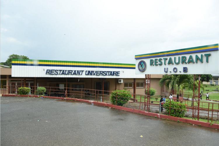 Resto U : les étudiants attendent de passer à table