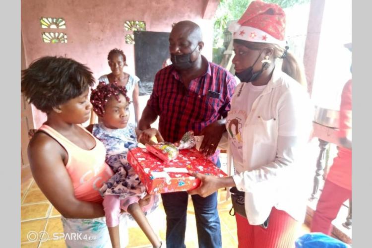 Owendo : les cadeaux de Sylvia Bongo Ondimba aux enfants handicapés