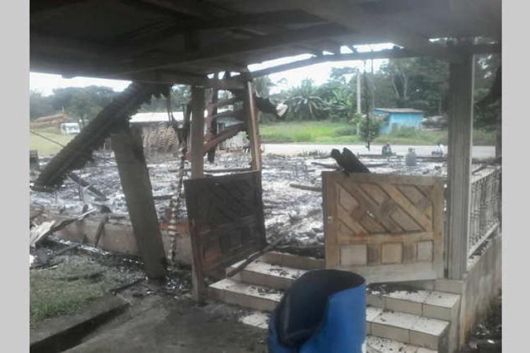 Kango : Un vigile met le feu à la maison de son patron